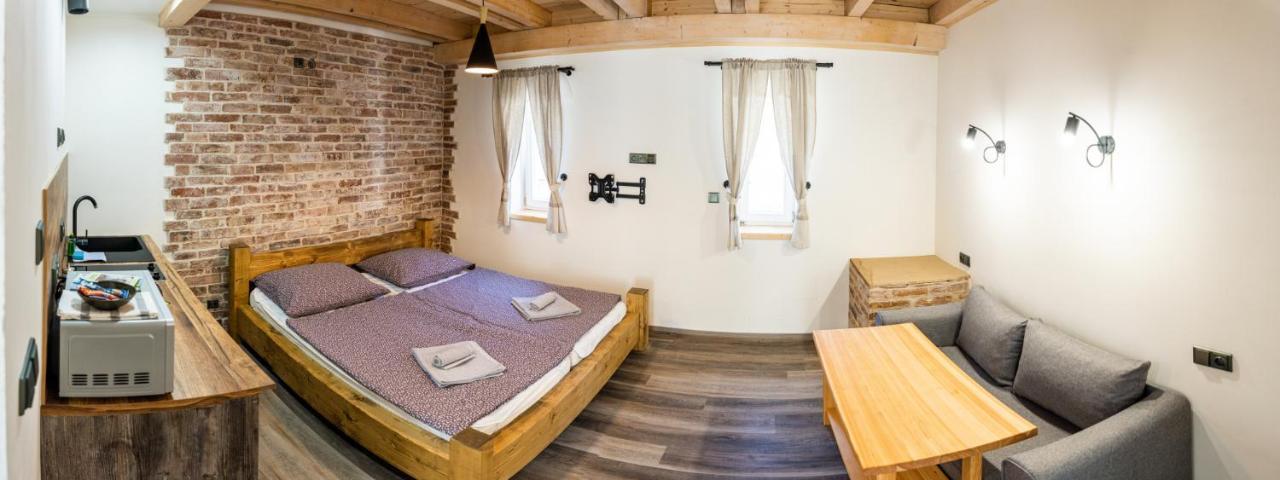Penzion U Orloje Zatec  Luaran gambar